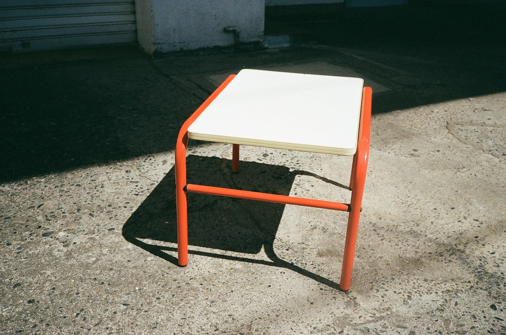 PSU-LT002_ Side table with orange legs