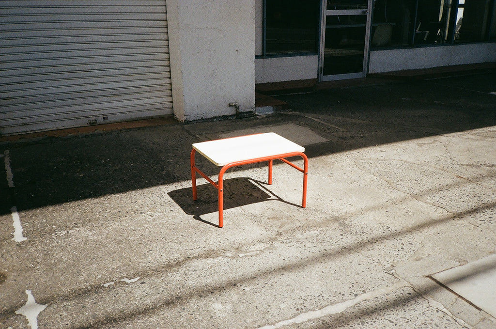 PSU-LT002_ Side table with orange legs