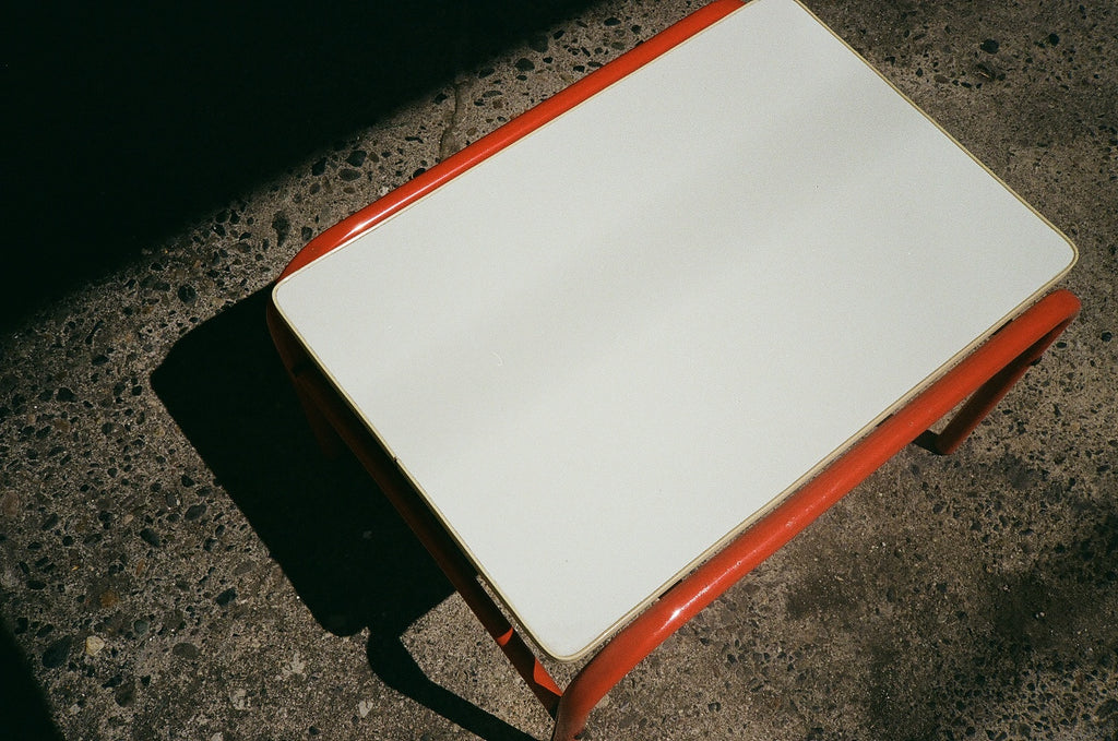 PSU-LT002_ Side table with orange legs