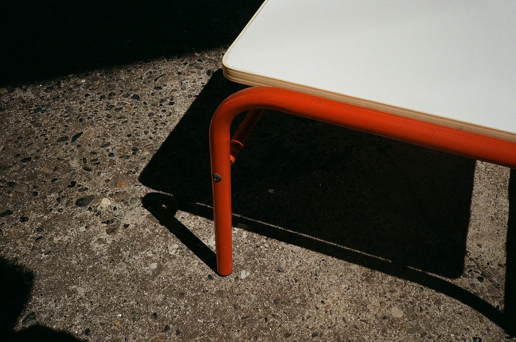 PSU-LT002_ Side table with orange legs