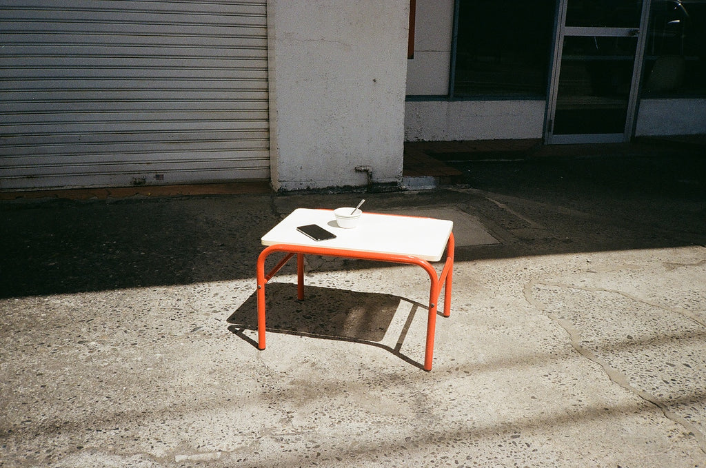PSU-LT002_ Side table with orange legs