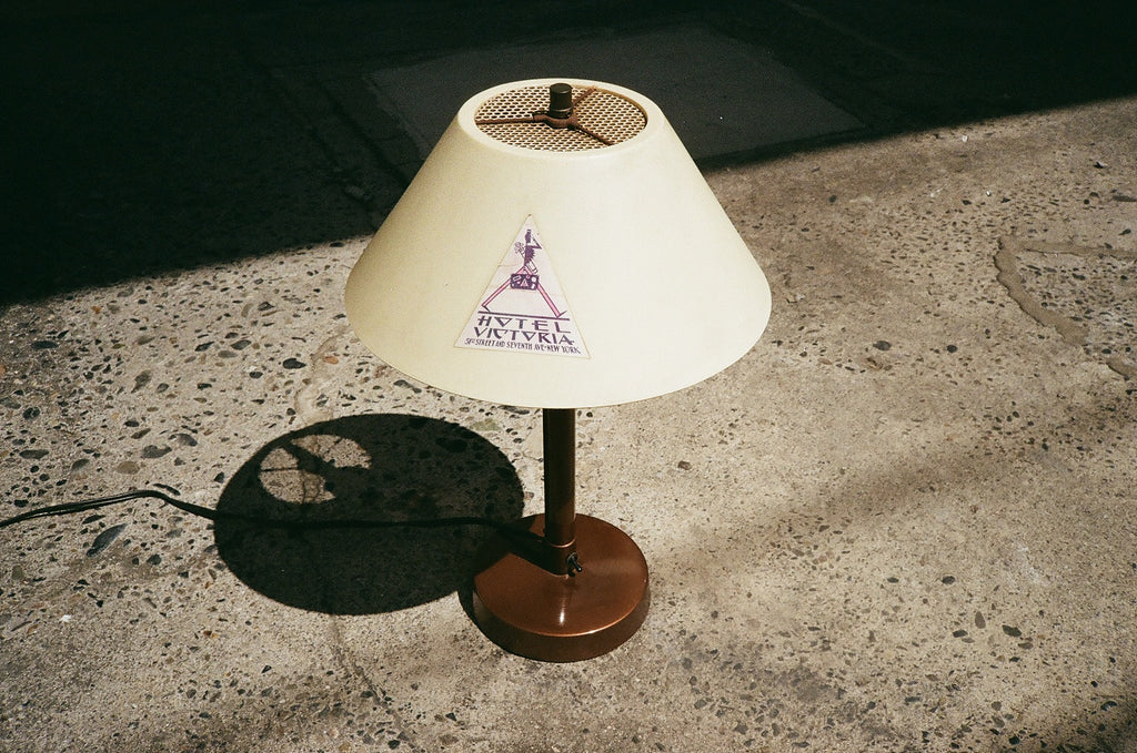 PSU-LG004_ HOTEL VICTORIA Room lamp