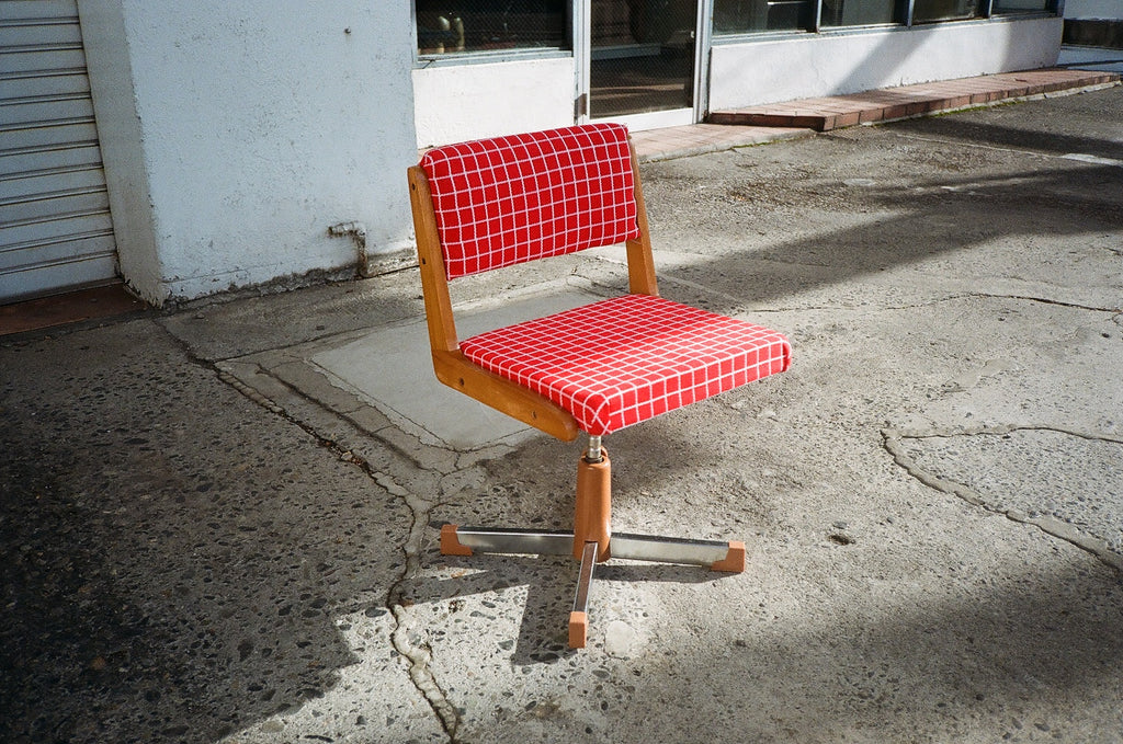 PSU_CH016_ Red plaid chair