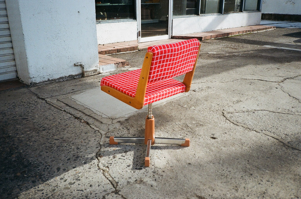 PSU_CH016_ Red plaid chair