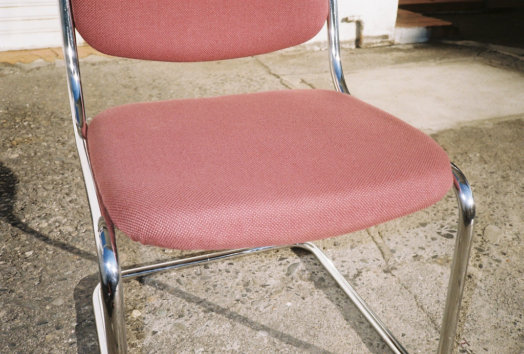 PSU-CH003_Cantilever chair (light burgundy)