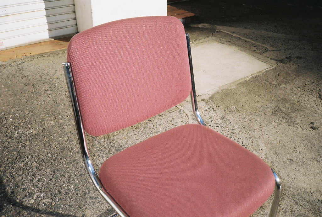 PSU-CH003_Cantilever chair (light burgundy)
