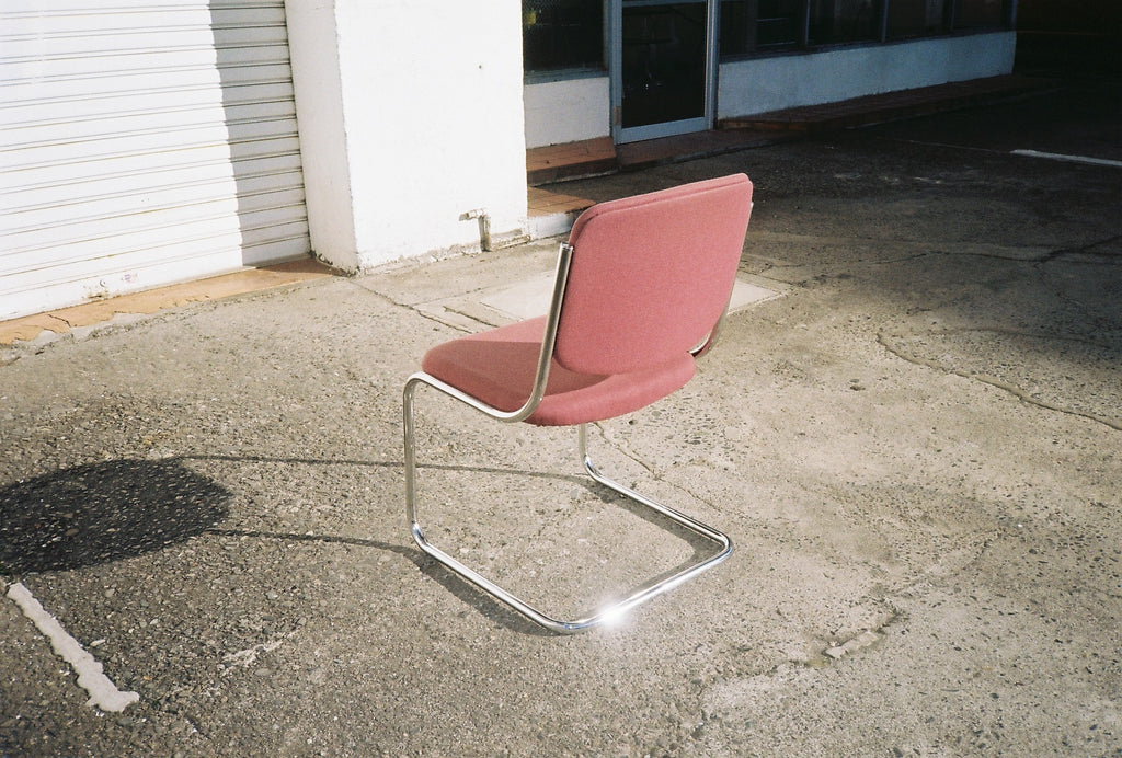 PSU-CH003_Cantilever chair (light burgundy)