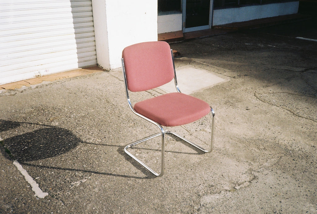 PSU-CH003_Cantilever chair (light burgundy)