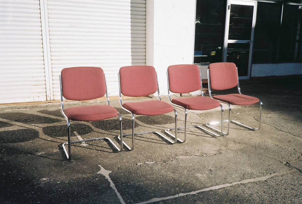 PSU-CH003_Cantilever chair (light burgundy)