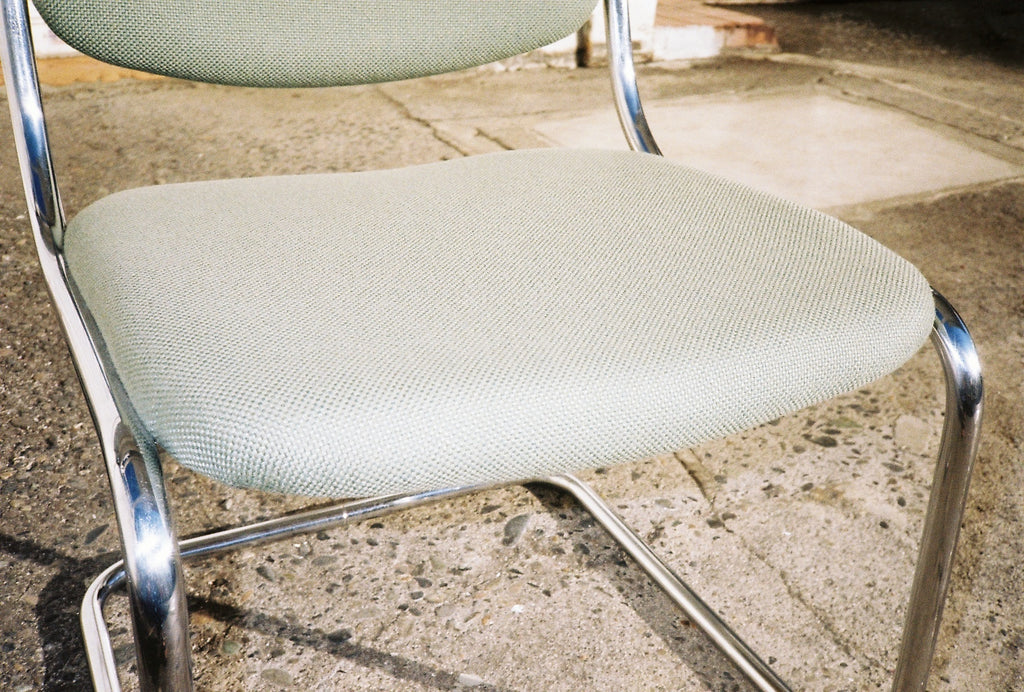 PSU-CH002_Cantilever chair (light olive-green)
