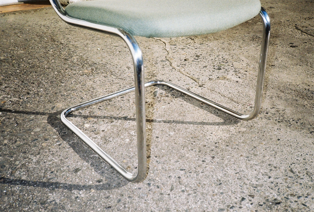 PSU-CH002_Cantilever chair (light olive-green)