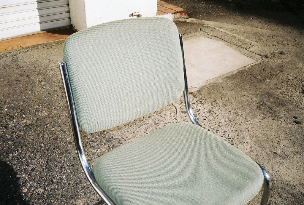 PSU-CH002_Cantilever chair (light olive-green)