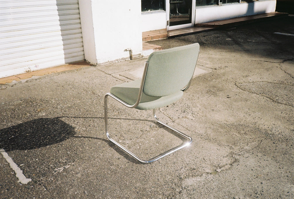PSU-CH002_Cantilever chair (light olive-green)