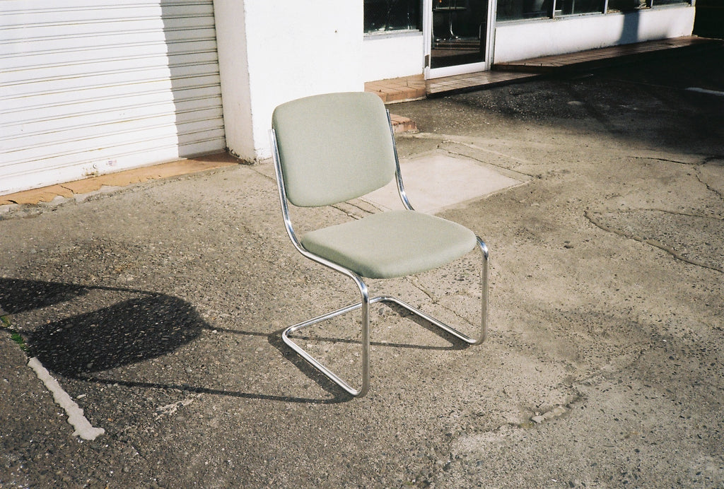 PSU-CH002_Cantilever chair (light olive-green)