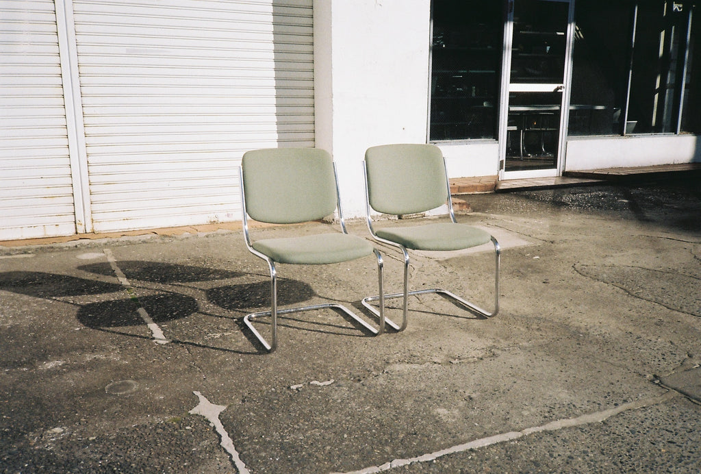 PSU-CH002_Cantilever chair (light olive-green)