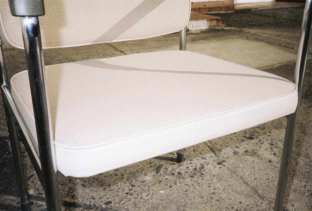 PSU-CH005_Fabric chair with armrest