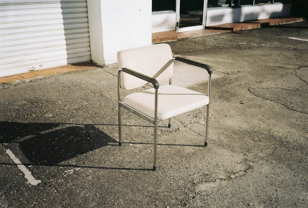 PSU-CH005_Fabric chair with armrest
