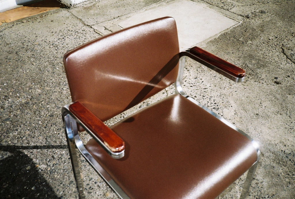 PSU-CH004_Synthetic leather chair with armrest