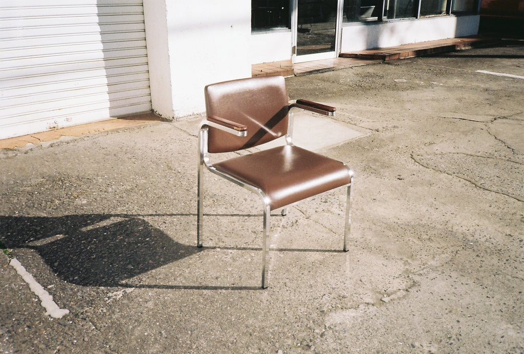 PSU-CH004_Synthetic leather chair with armrest